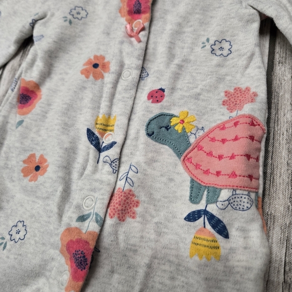 Floral button up onesie with turtle - Picture 3 of 6